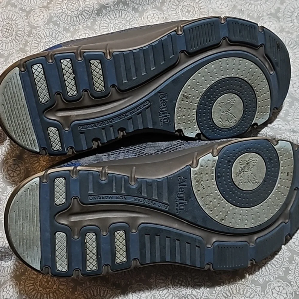 Shoes - Picture 2 of 3